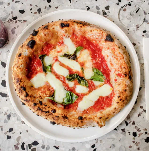 Cuisine gourmande et personnalisée dans le camion à pizzas ChezMeliss.